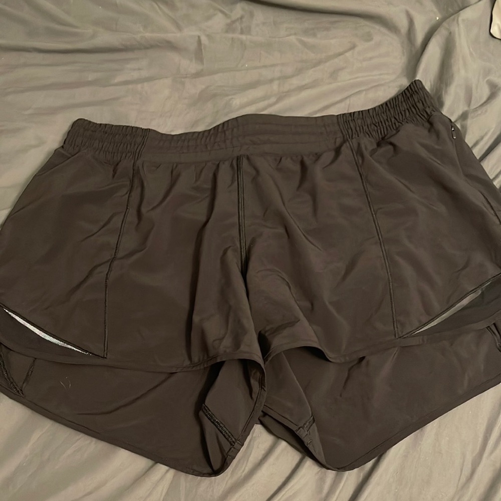 Lululemon Black HR 4” Hotty Hots